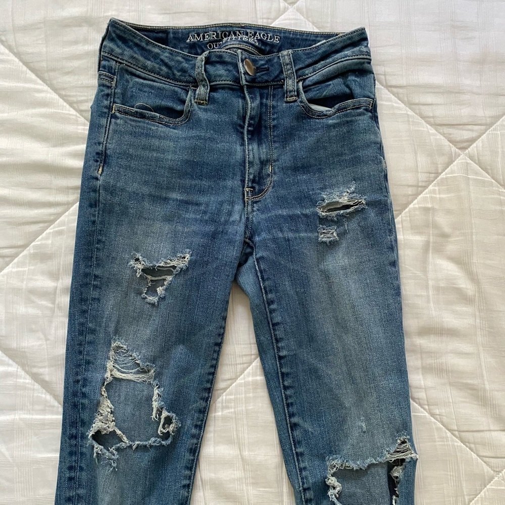 🦕American Eagle Ripped Jeans🦕